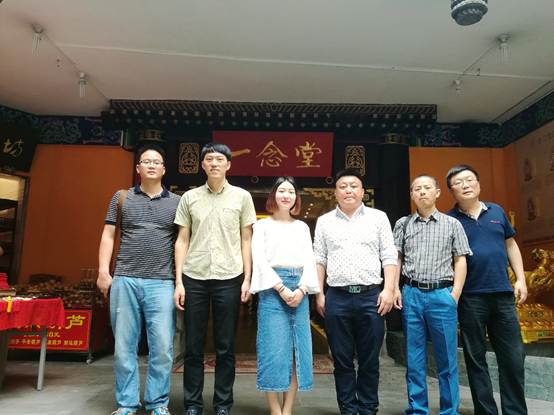 说明: G:\201705重庆成都学生顶岗实习巡查及调研资料\重庆一念七宝文化传播公司\重庆一念七宝文化公司02照片.jpg